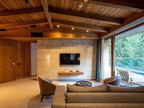 Swiss, Signature Apartment, 2 Bedrooms | Minibar, in-room safe, iron/ironing board, free cribs/infant beds