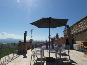 Outdoor dining - Scappo in Umbria, The terrace (Lugnano In Teverina)