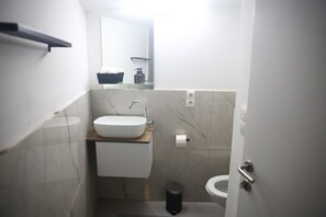 Suihku, pyyhkeet, saippua, sampoo