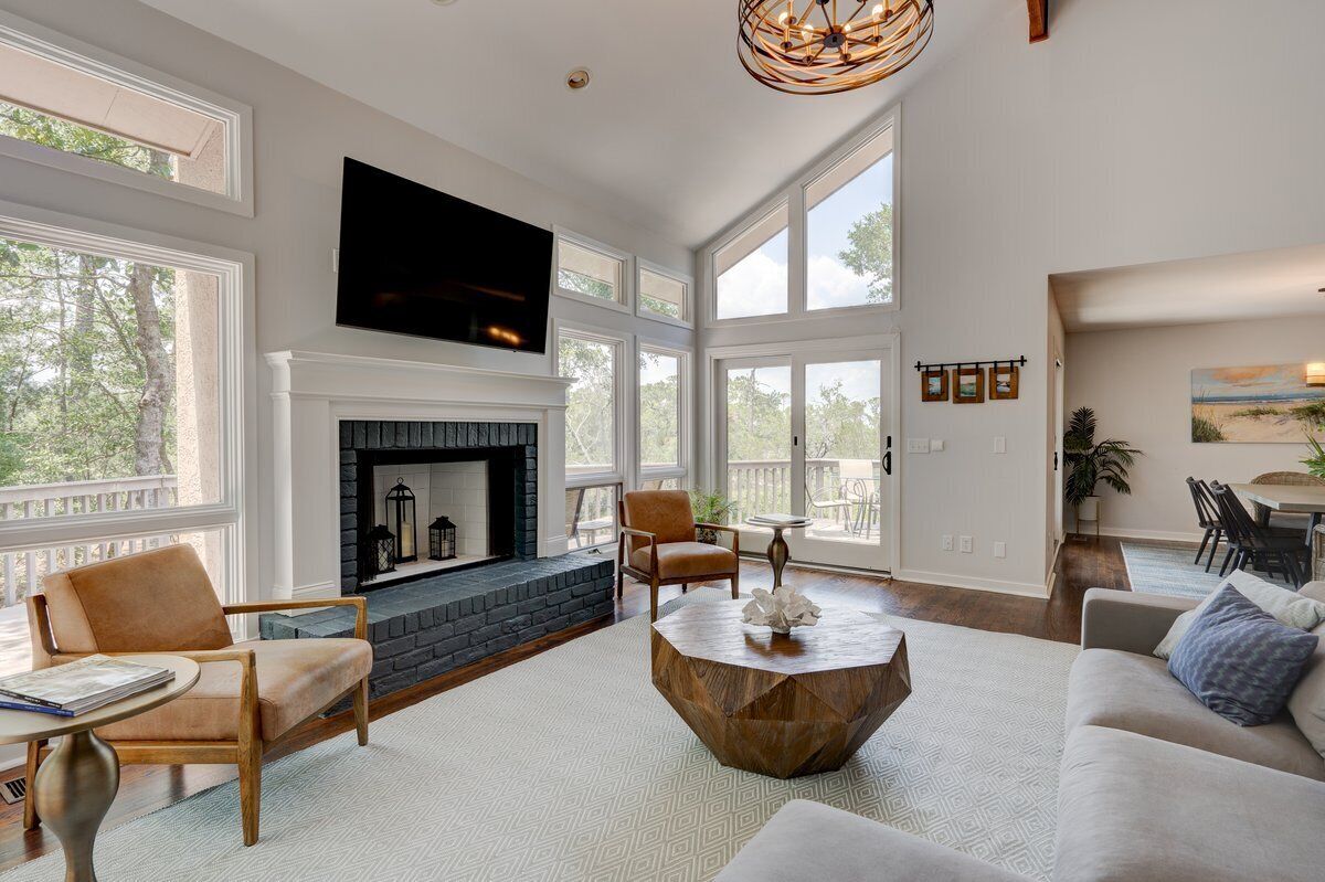 Kiawah Retreat with Marsh View and Marsh Island Park Backyard