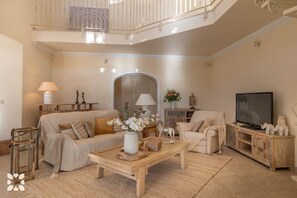 TV - Villa Marcela by Abahana Villas (Teulada)