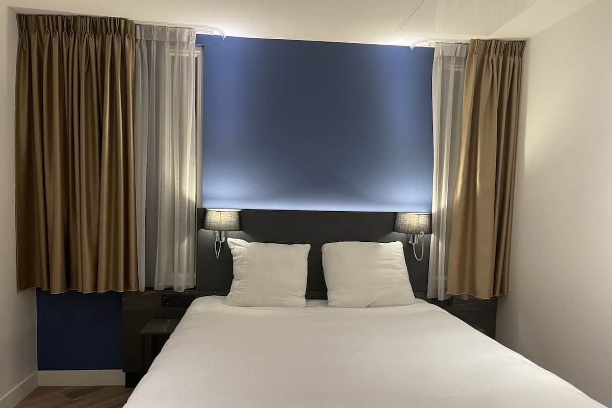 Camera doppia (no window) | 1 camera, biancheria da letto ipoallergenica, una cassaforte in camera