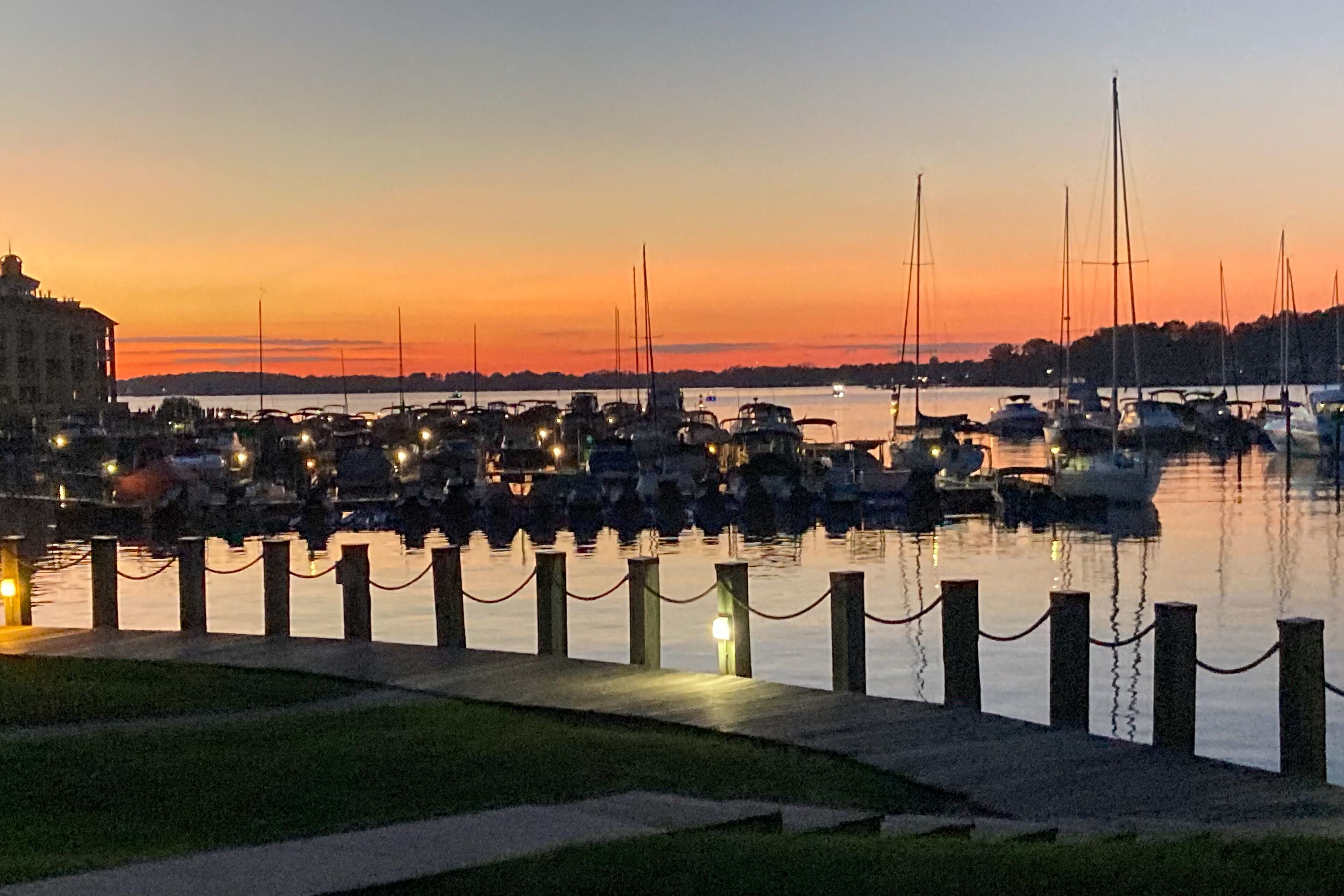 Lakefront condo with on-site pool & private balcony