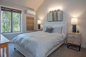 3 bedrooms, iron/ironing board, Internet, bed sheets