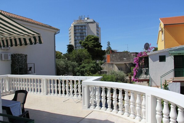 Terrace/patio - Big - Free Parking - A1 Lovre (Vodice)