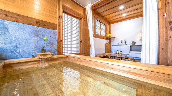 Basic Room, 2 Bedrooms (Darak(poseok/myeonghwal)) - Gyeongju Hanokstay Darak (Gyeongju)