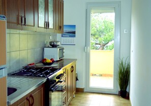 Apartemen (Maris - next to the beach - A1(8)) | Dapur pribadi