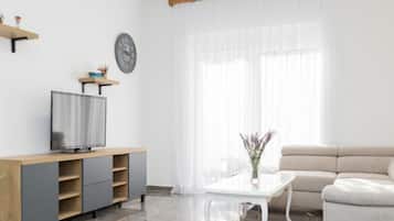 House (Three Bedroom Holiday Home with Jacuz) | Living room
