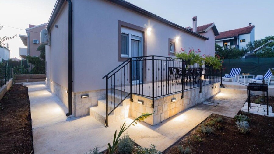 Mihael Holiday House