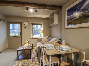 Dining - 8 Oak Cottages (Lancaster)