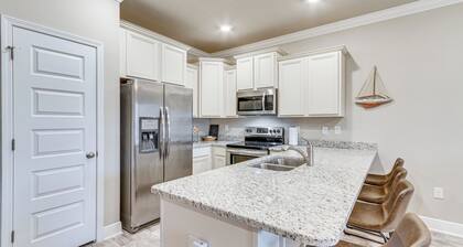 Pensacola Vacation Rental w/ Community Pool!