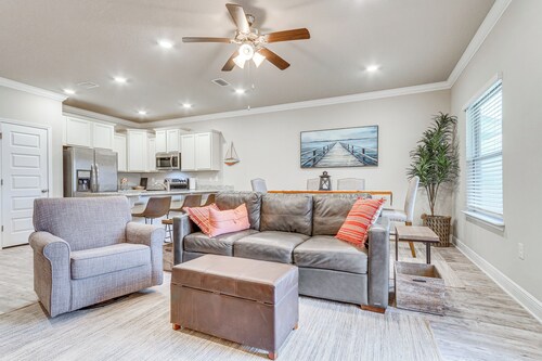 Pensacola Vacation Rental w/ Community Pool!