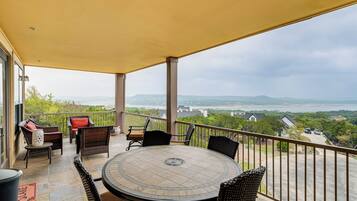 Apartment (3 Bedrooms) | Front of property