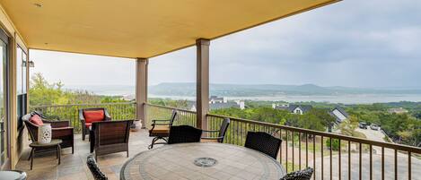 Apartment (3 Bedrooms) | Front of property