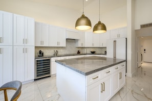 House, 3 Bedrooms | Private kitchen | Fridge, oven, coffee/tea maker, toaster - Casa Pinnacle 3 Bedroom Home by RedAwning (Scottsdale)