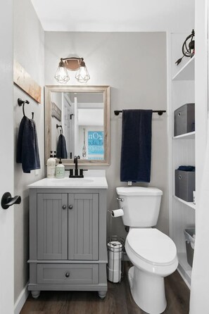 Bathroom - On Lake Time (Kimberling City)