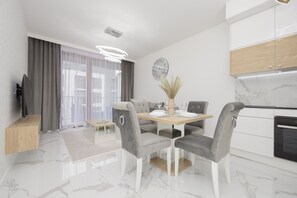 In-room dining - Luxurious Grey Apartment by Renters (Warsaw)