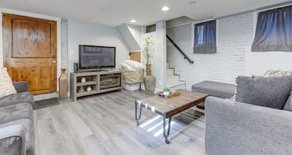 1 Mi to Coors Field: Cozy Denver Studio w/ Patio!