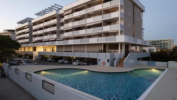 Outdoor pool - Intimate Coastline Studio With Swimming Pool (San Michele al Tagliamento)