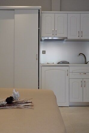 In-room safe, blackout curtains, soundproofing, iron/ironing board - Hotel Athanasia (Thasos)