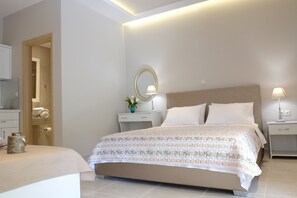 Standard Quadruple Room | In-room safe, blackout drapes, soundproofing, iron/ironing board - Hotel Athanasia (Thasos)