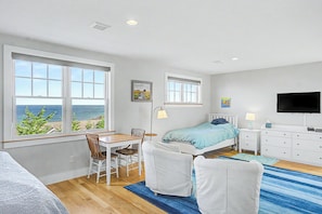 3 bedrooms, desk, iron/ironing board, WiFi