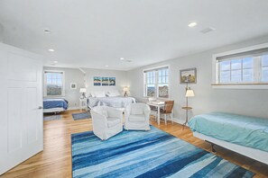 3 bedrooms, desk, iron/ironing board, WiFi
