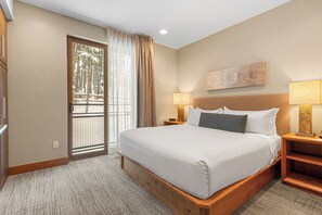 4 室のベッドルーム、アイロン / アイロン台、旅行用ベビーベッド、WiFi (無料)