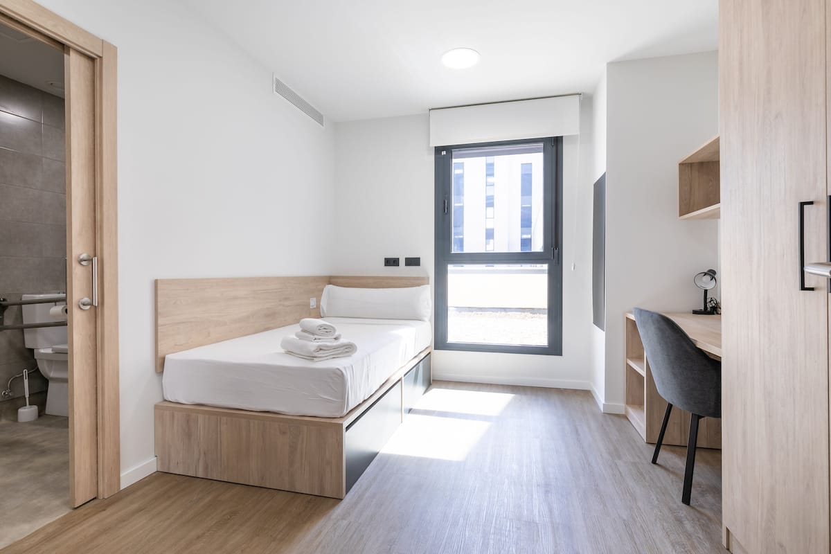 Single room in apartment with shared bathroom | Wi-Fi de cortesia