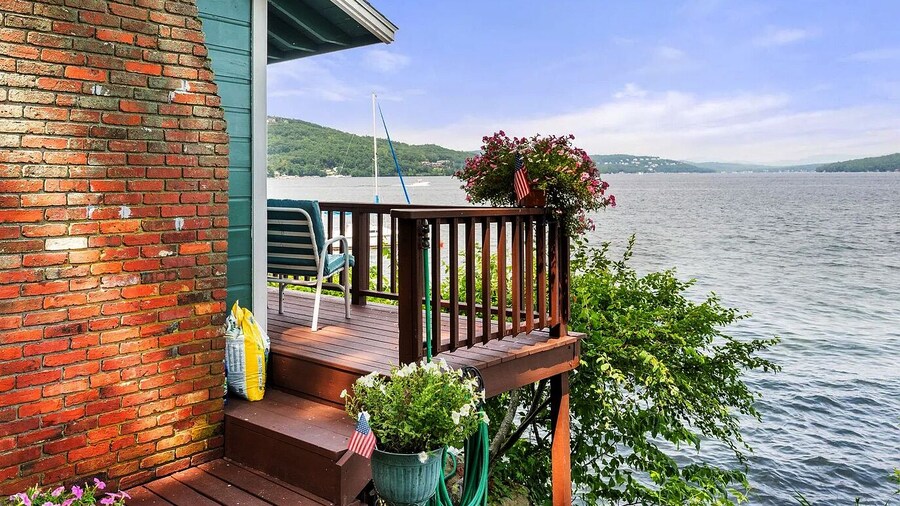 Winni Lakefront Cabin