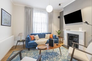 Living area - St Paul's Lodge (London)