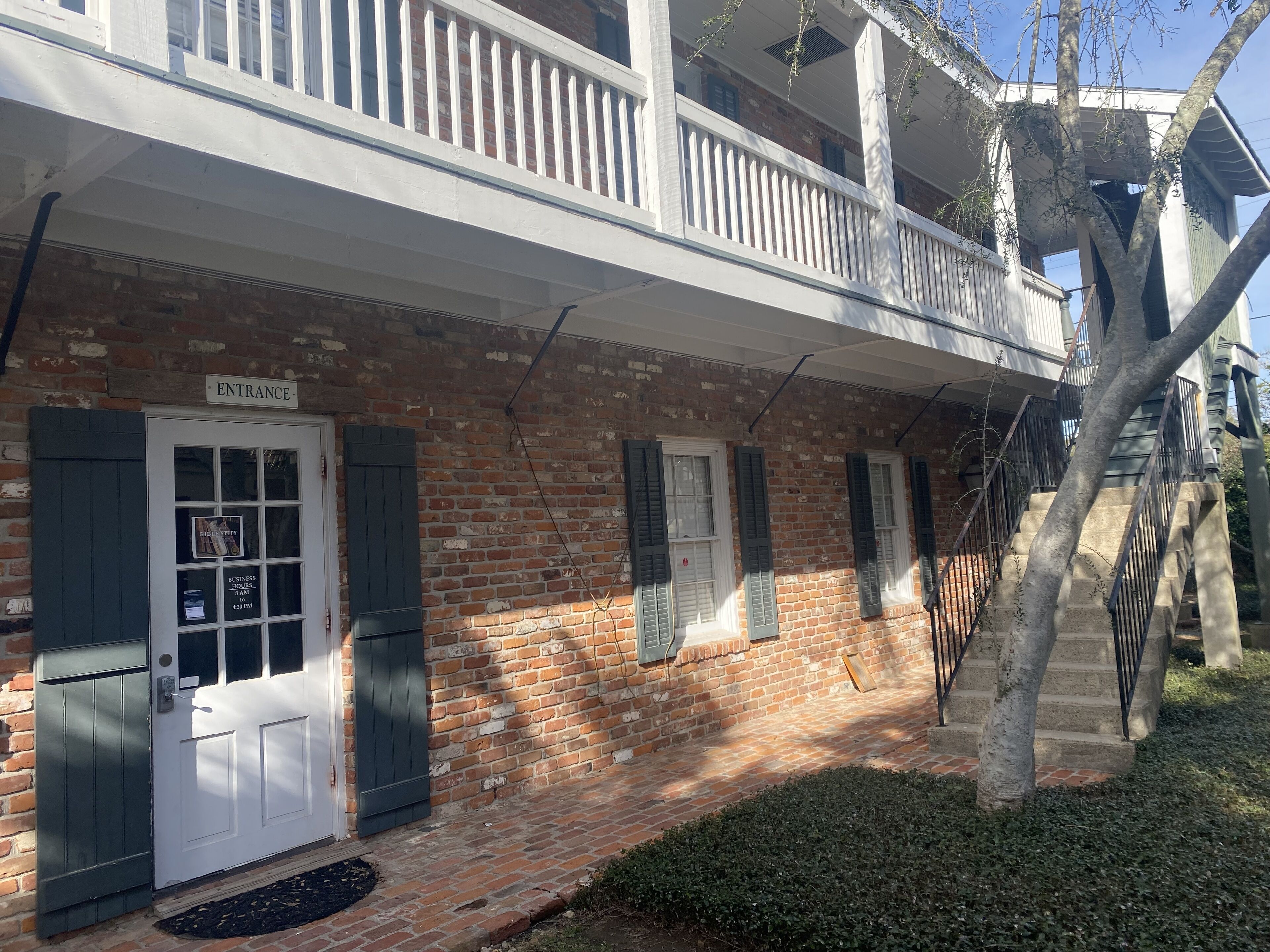 Quaint hideaway with old New Orleans appeal- Close to Downtown shopping & eats!