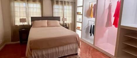 3 chambres, fer et planche Ă repasser, Wi-Fi, draps fournis