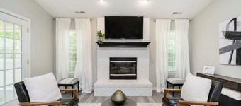 Sweet Creek Retreat-Beautiful Fishers-EV friendly