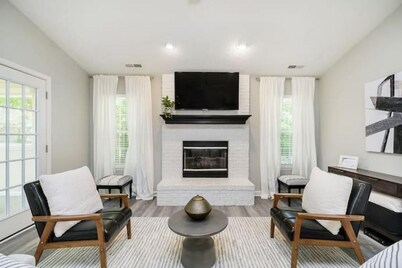 Sweet Creek Retreat-Beautiful Fishers-EV friendly