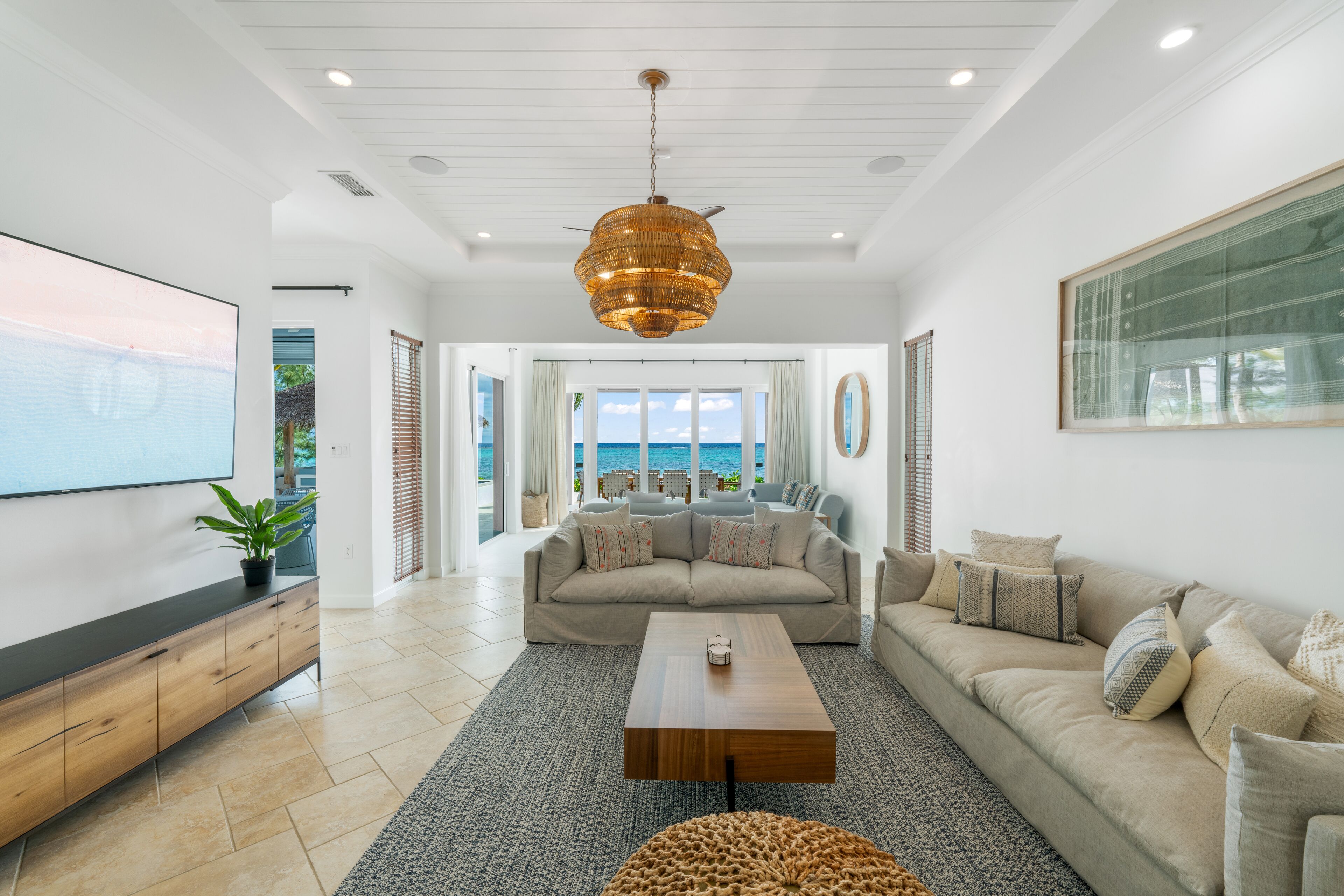 디지털 채널 시청이 가능한 55인치 스마트 TV, 넷플릭스, 스트리밍 서비스