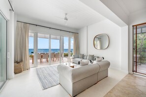 Een 55-inch smart-tv met digitale zenders, Netflix en streamingdiensten