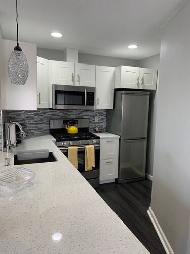 Your Bright, Confortable, Cozy Second Home

