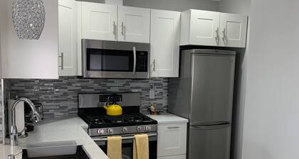 Your Bright, Confortable, Cozy Second Home