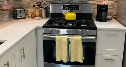 Your Bright, Confortable, Cozy Second Home