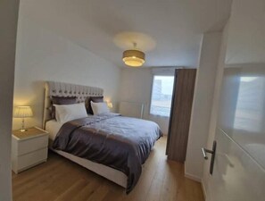 1 quarto, berço de viagem, Wi-Fi de cortesia, roupa de cama