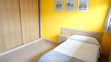 Bureau, espace de travail pour ordinateur portable, Wi-Fi gratuit