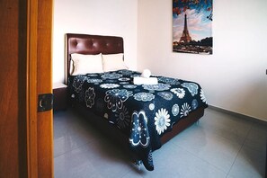 3 slaapkamers, een strijkplank/strijkijzer, wifi, beddengoed
