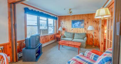 1BR Lodge, Summer Adventures Await in Jackman