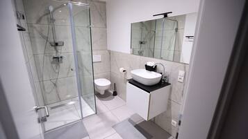 Dusche, Handtücher, Seife, Shampoo
