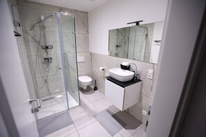 Dusche, Handtücher, Seife, Shampoo