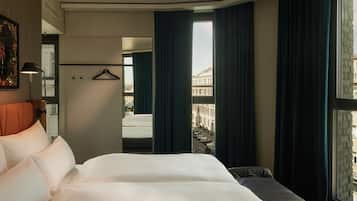 Business szoba (with Queen Size Bed) | 1 hálószoba, széf a szobában, íróasztal és sötétítőfüggöny