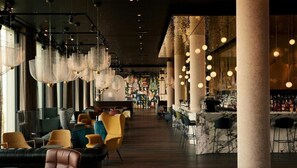 Bar (on property) - The Cloud One Prague, part of the Motel One Group (Prague)