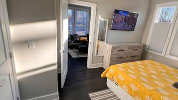 1 bedroom, desk, iron/ironing board, WiFi