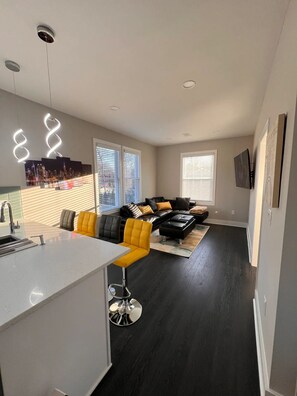 Smart TV - Your Happy place Away from Home
(Livingston)